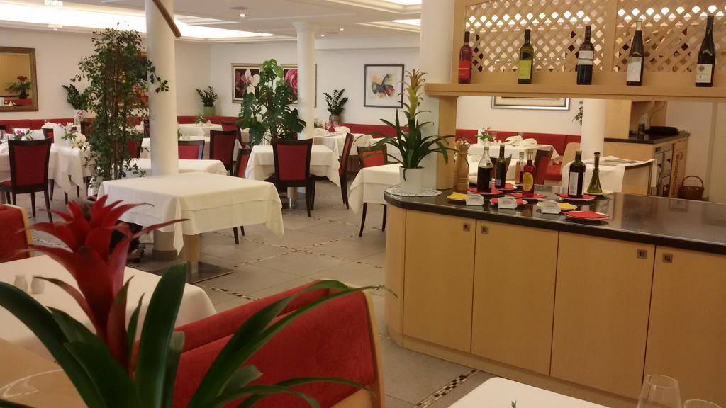 Hotel Maximilian Мерано Экстерьер фото