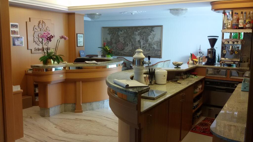 Hotel Maximilian Мерано Экстерьер фото