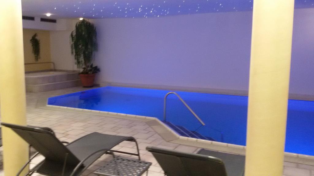 Hotel Maximilian Мерано Экстерьер фото