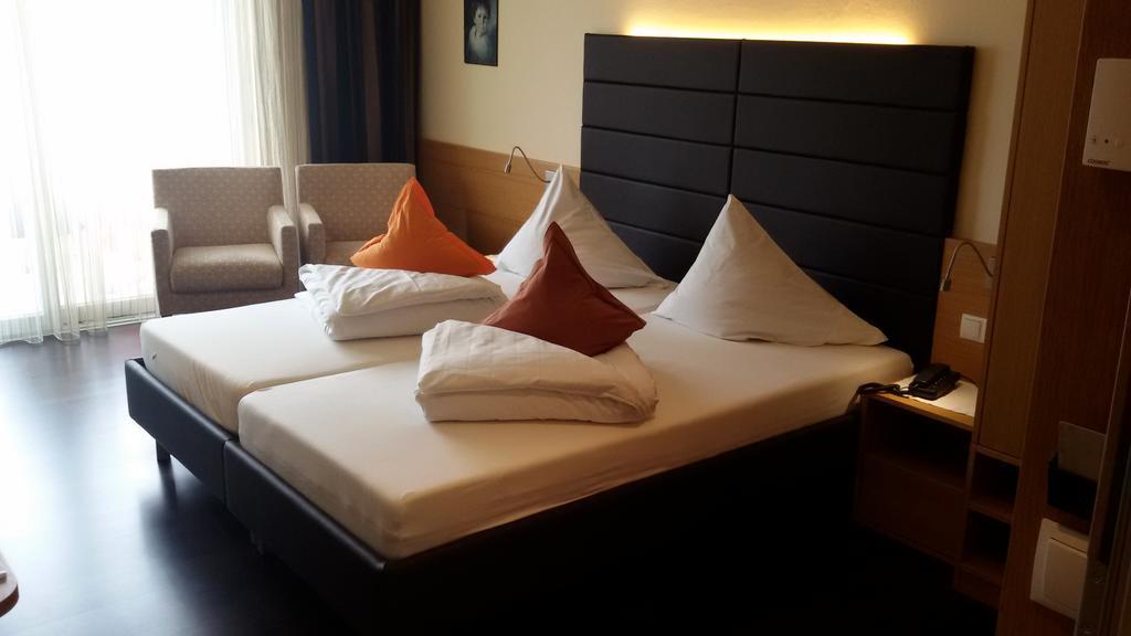 Hotel Maximilian Мерано Номер фото
